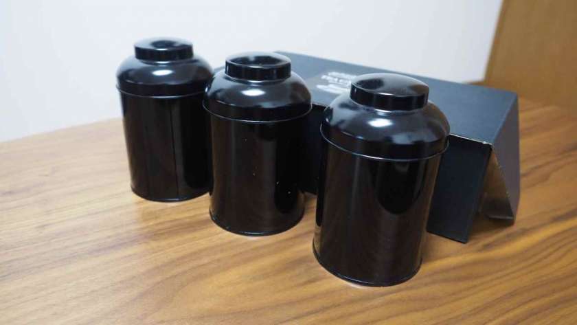 黒い Tea Canister のイメージ。